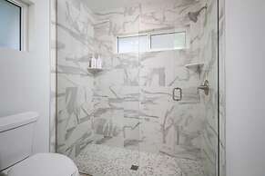 Luxury Beach House w Private Beach