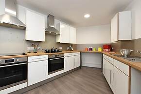 For Students Only Cosy Ensuite Rooms With Private Bathrooms at Dobbie'