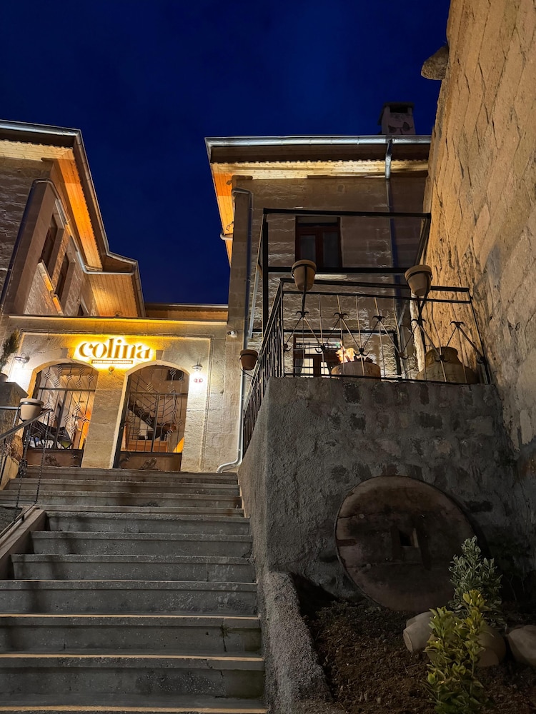 Colina Stone House