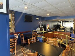 Hilltop Inn & Suites