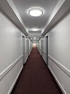 Hilltop Inn & Suites