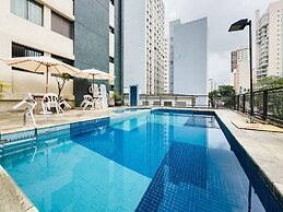 Casa na Granja Viana em frente à reserva ambiental