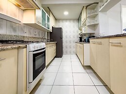 Casa na Granja Viana em frente à reserva ambiental