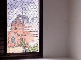 Casa na Granja Viana em frente à reserva ambiental