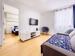 Casa na Granja Viana em frente à reserva ambiental