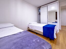 Casa na Granja Viana em frente à reserva ambiental