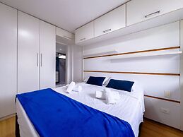 Casa na Granja Viana em frente à reserva ambiental