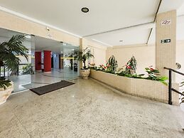 Casa na Granja Viana em frente à reserva ambiental