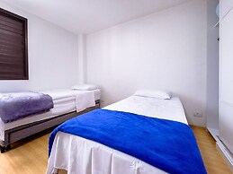 Casa na Granja Viana em frente à reserva ambiental