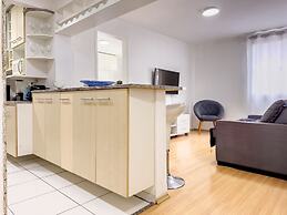 Casa na Granja Viana em frente à reserva ambiental