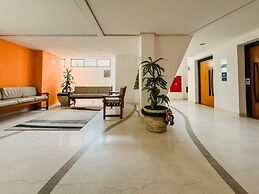 Casa na Granja Viana em frente à reserva ambiental