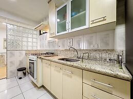 Casa na Granja Viana em frente à reserva ambiental