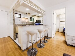 Casa na Granja Viana em frente à reserva ambiental