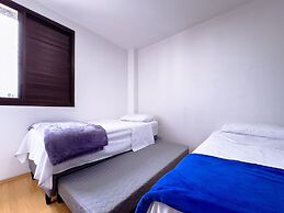 Casa na Granja Viana em frente à reserva ambiental