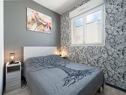 Cozy Villa Near Serignan Beach