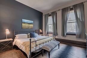 Casa Queen East Jaw Dropping 3BR Suite
