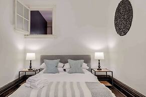 Casa Queen East Jaw Dropping 3BR Suite