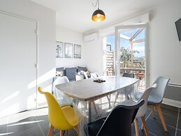 Spacious Stay by Serignan Sea