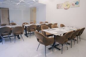 Hotel Green One Earth