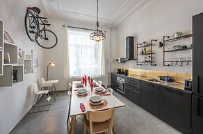 Stylish 3 Bd 3 Bath Duplex In Brussels