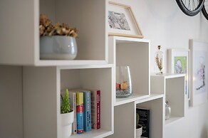 Stylish 3 Bd 3 Bath Duplex In Brussels