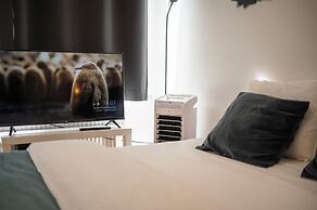 Stylish 3 Bd 3 Bath Duplex In Brussels