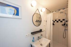 Stylish 3 Bd 3 Bath Duplex In Brussels