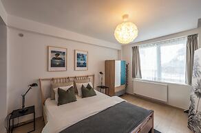 Stylish 3 Bd 3 Bath Duplex In Brussels