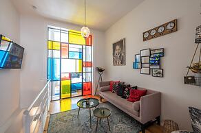 Stylish 3 Bd 3 Bath Duplex In Brussels