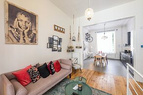 Stylish 3 Bd 3 Bath Duplex In Brussels