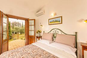 Podere Baiocco Sleeps 22 People 2 Private Pools Walking Distance to To