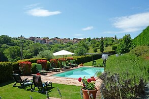 Podere Baiocco Sleeps 22 People 2 Private Pools Walking Distance to To