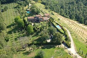 Podere Baiocco Sleeps 22 People 2 Private Pools Walking Distance to To
