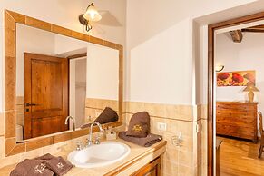 Podere Baiocco Sleeps 22 People 2 Private Pools Walking Distance to To