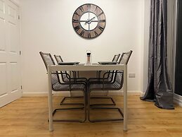 Coventry - 3 Beds - Pet Friendly - Free Parking