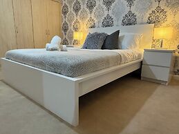 Coventry - 3 Beds - Pet Friendly - Free Parking