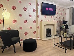 Coventry - 3 Beds - Pet Friendly - Free Parking