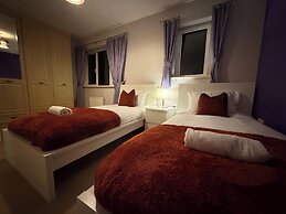 Coventry - 3 Beds - Pet Friendly - Free Parking