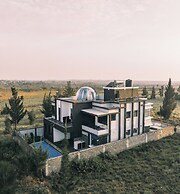 Skyhut Boutique House