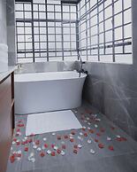 Skyhut Boutique House