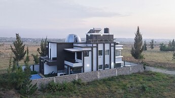 Skyhut Boutique House