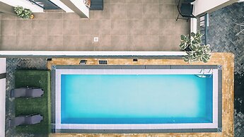 Skyhut Boutique House