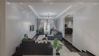 Skyhut Boutique House