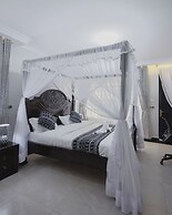 Skyhut Boutique House