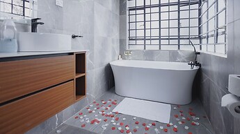 Skyhut Boutique House