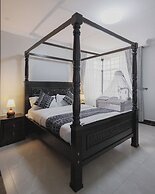 Skyhut Boutique House