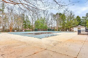 3 Mi to Carowinds: Retreat w/ On-site Fishing