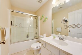 3 Mi to Carowinds: Retreat w/ On-site Fishing