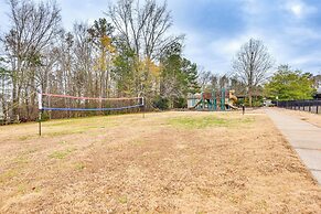 3 Mi to Carowinds: Retreat w/ On-site Fishing