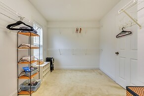 3 Mi to Carowinds: Retreat w/ On-site Fishing